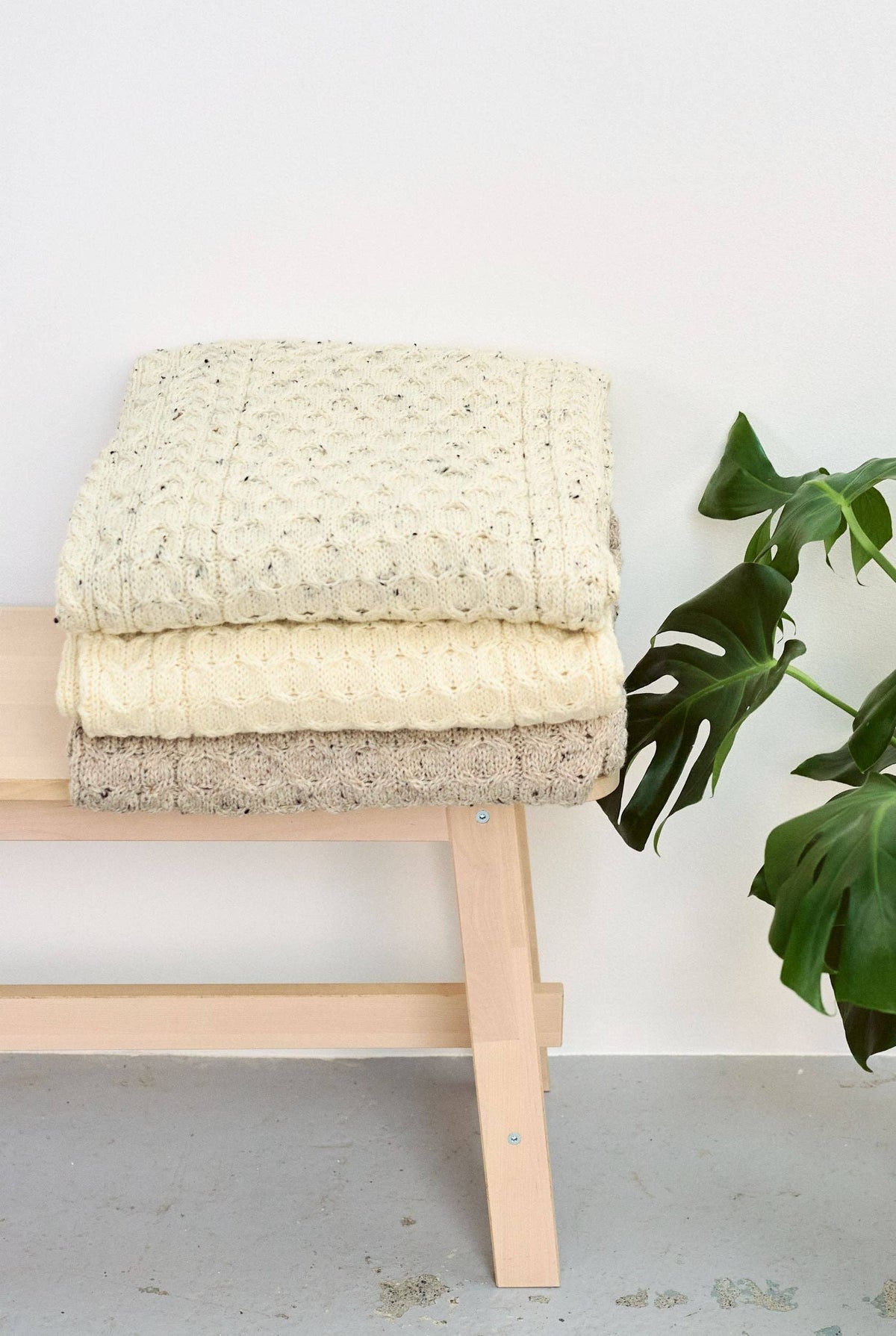 Aran Woollen Mills - Bertra Aran Classic Wool Blanket - Flecked Cream