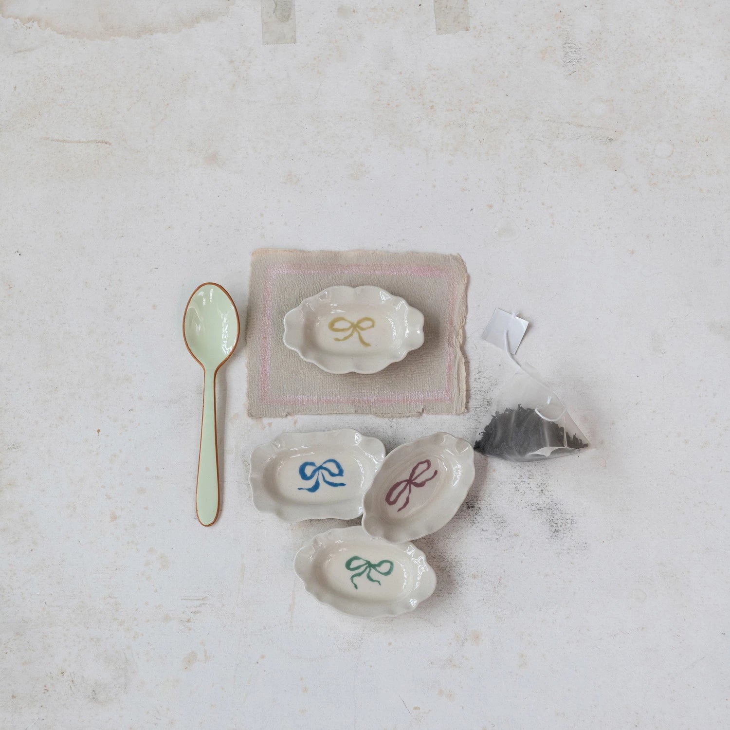 Stoneware Scalloped Bow Dish