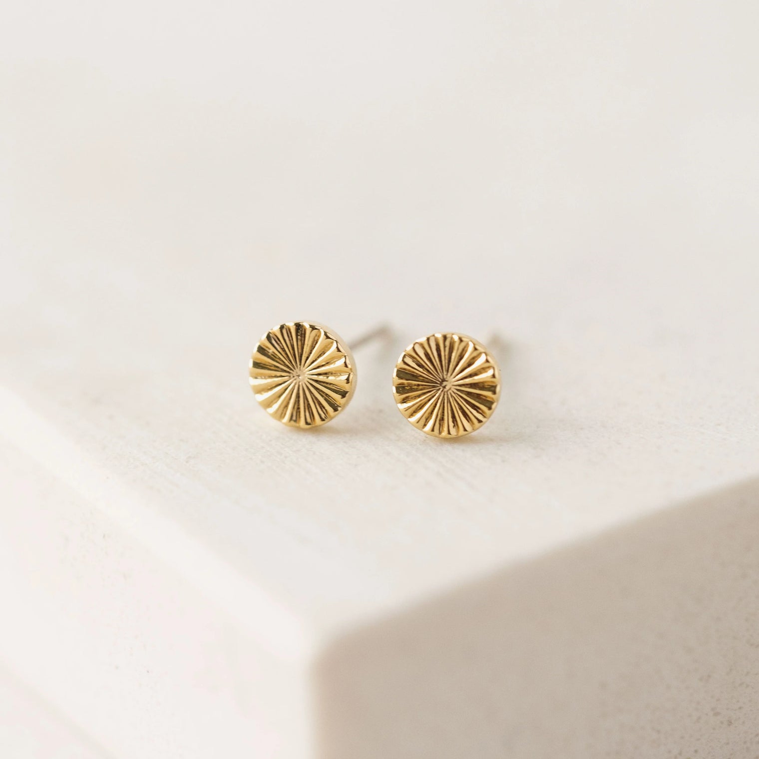 Everly Circle Studs - Gold